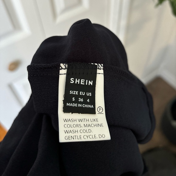 Brand new SHEIN dress with buttons and pockets - Picture 8 of 9